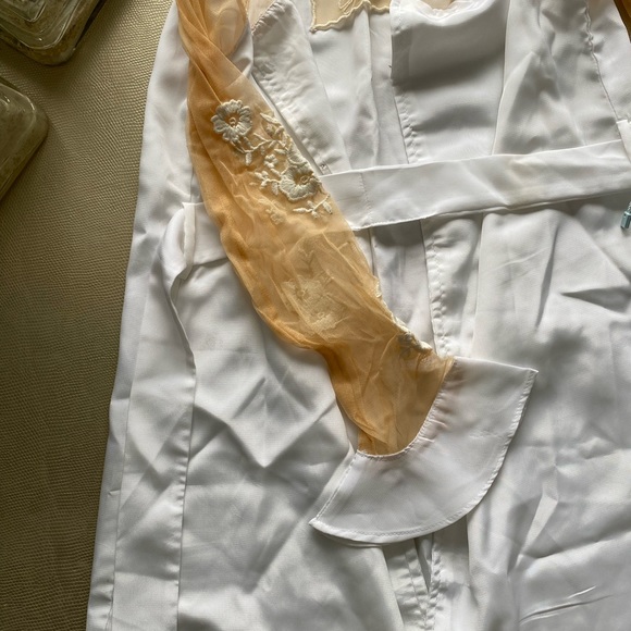 Robed with Love- Flower Girl Robe, White- Brand new with tags! - Picture 3 of 10